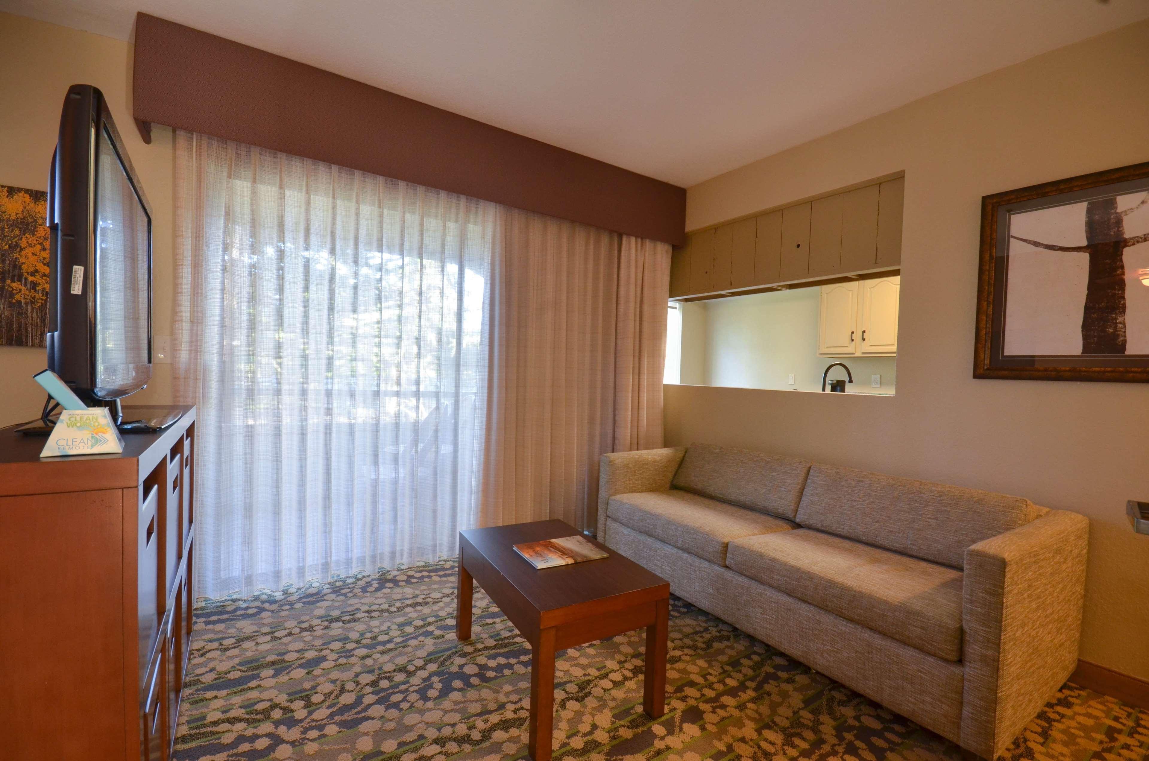Best Western The Inn & Suites Pacific Grove Bagian luar foto