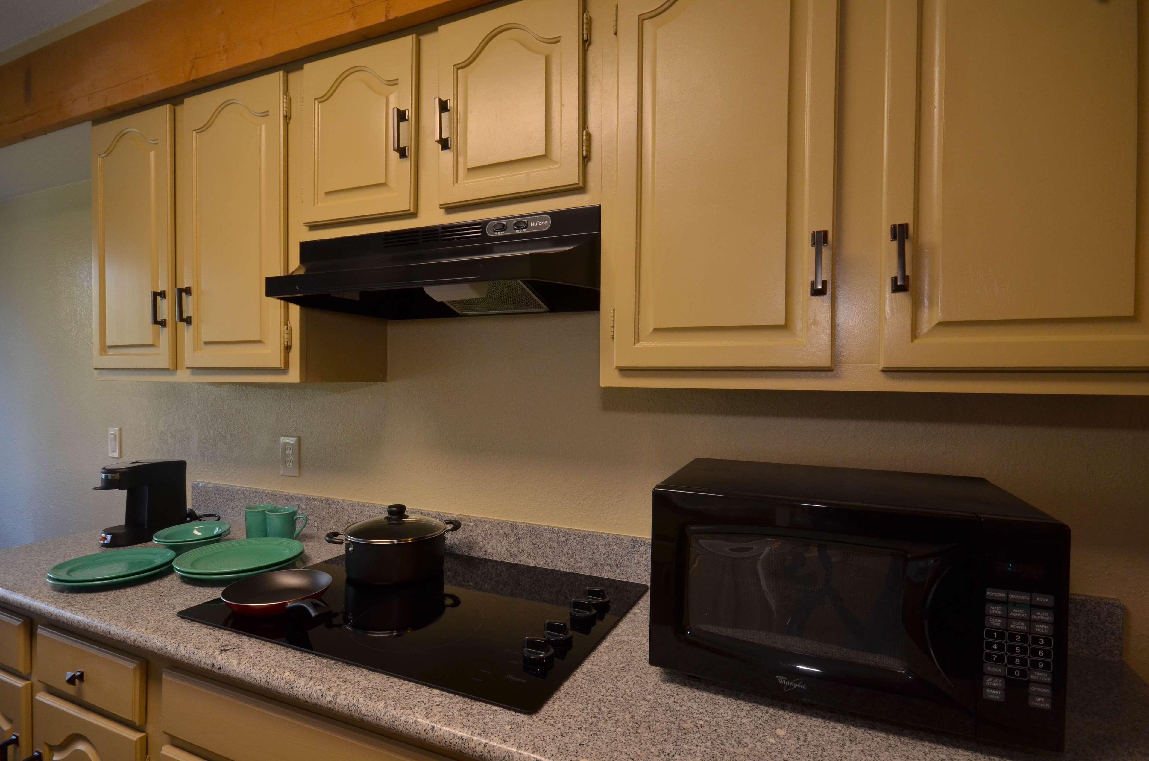 Best Western The Inn & Suites Pacific Grove Bagian luar foto