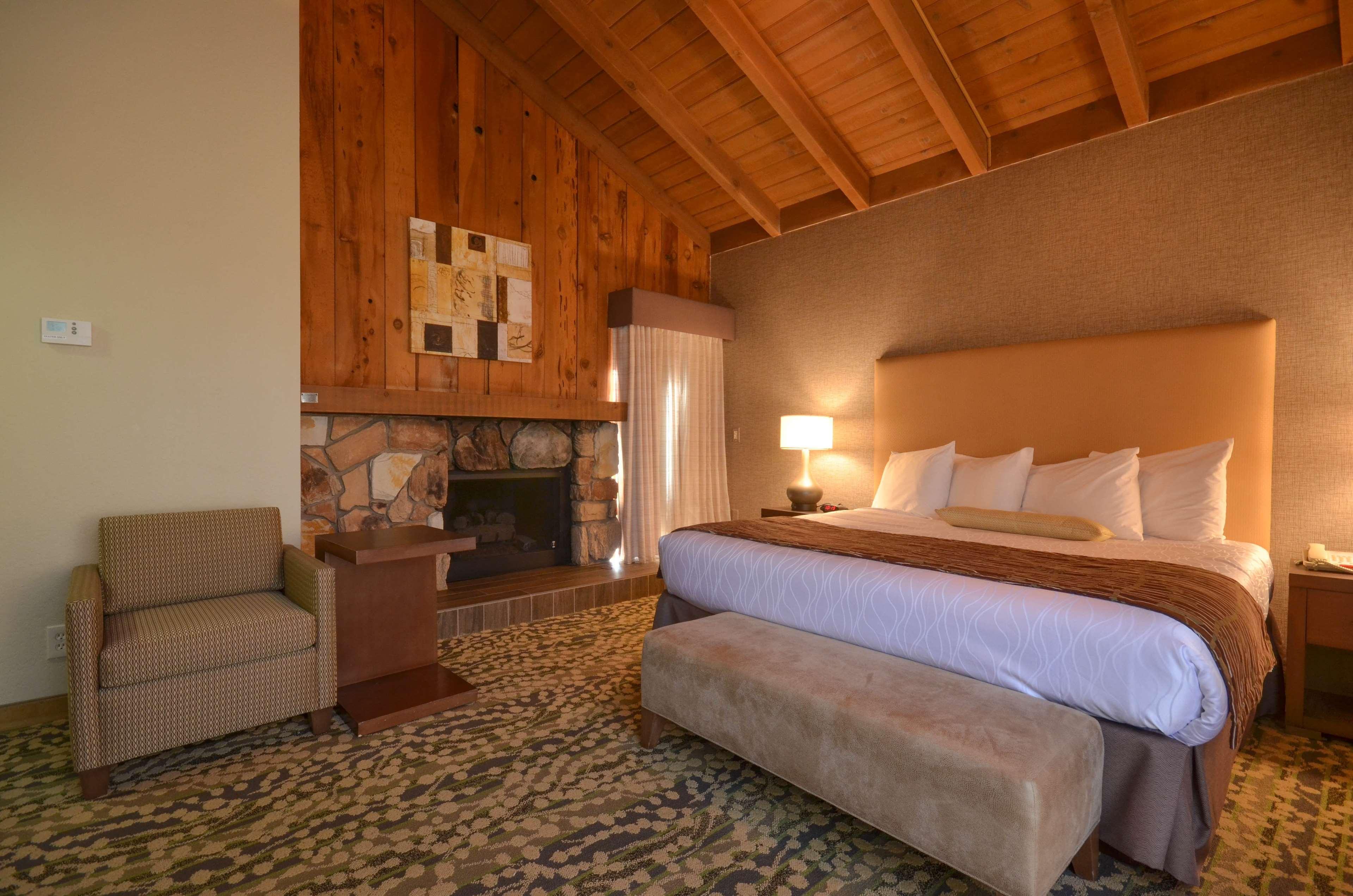 Best Western The Inn & Suites Pacific Grove Bagian luar foto