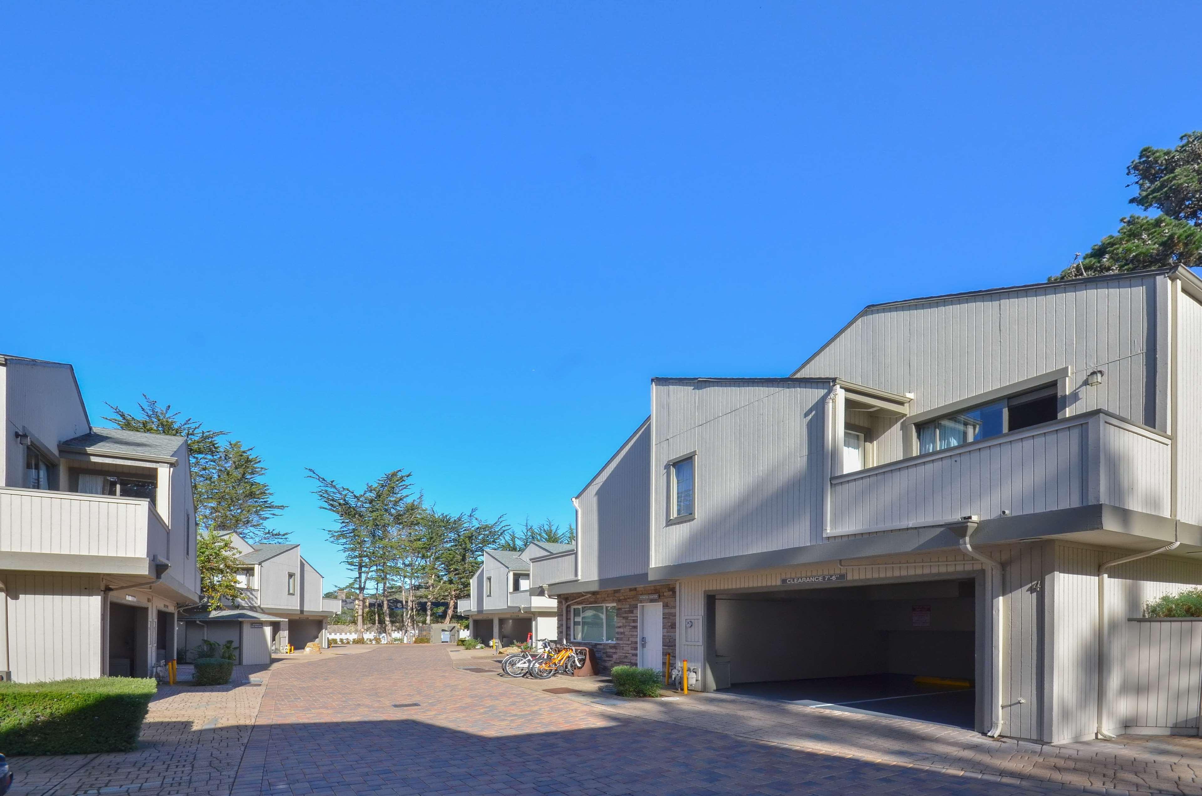 Best Western The Inn & Suites Pacific Grove Bagian luar foto