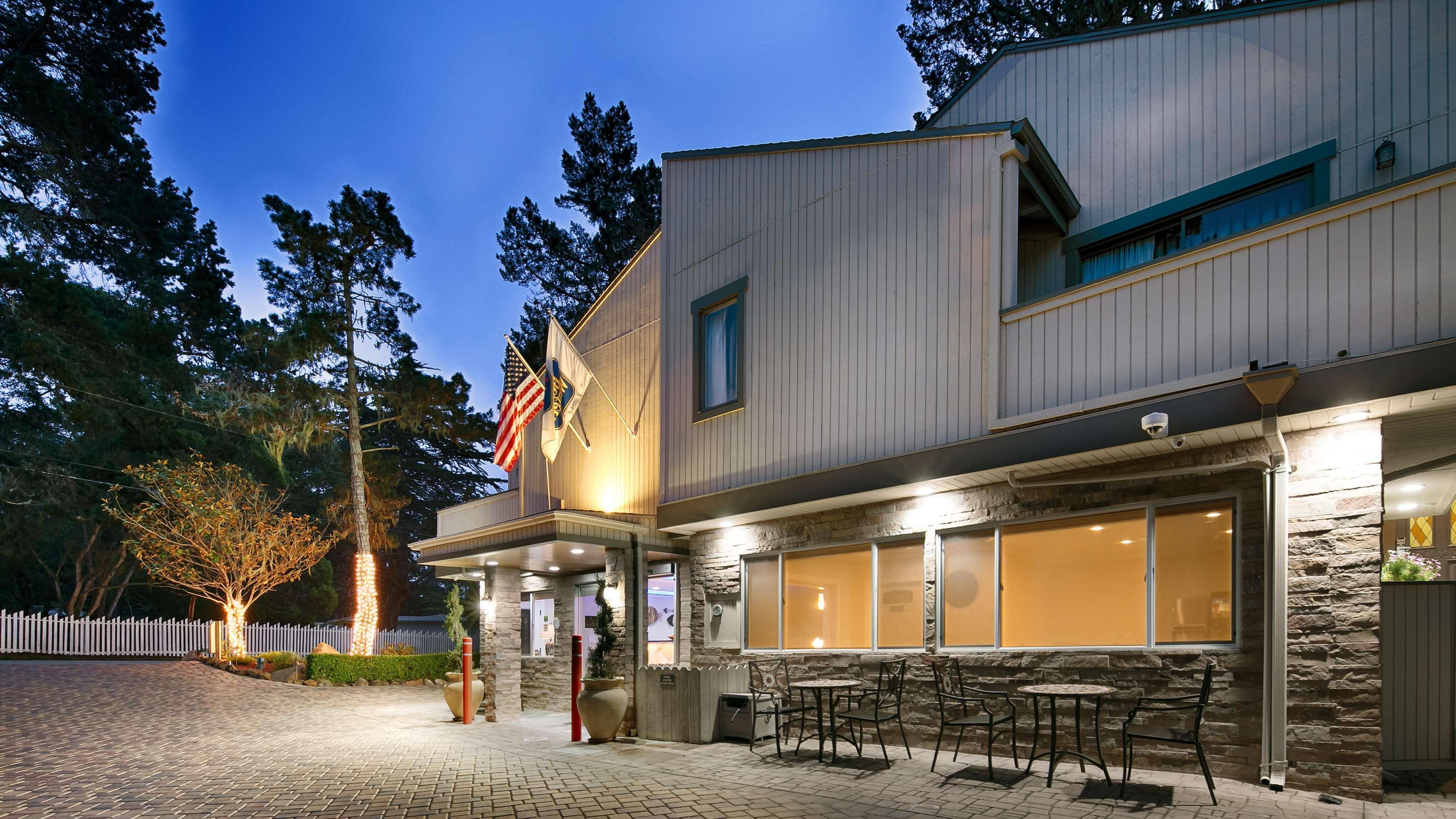 Best Western The Inn & Suites Pacific Grove Bagian luar foto