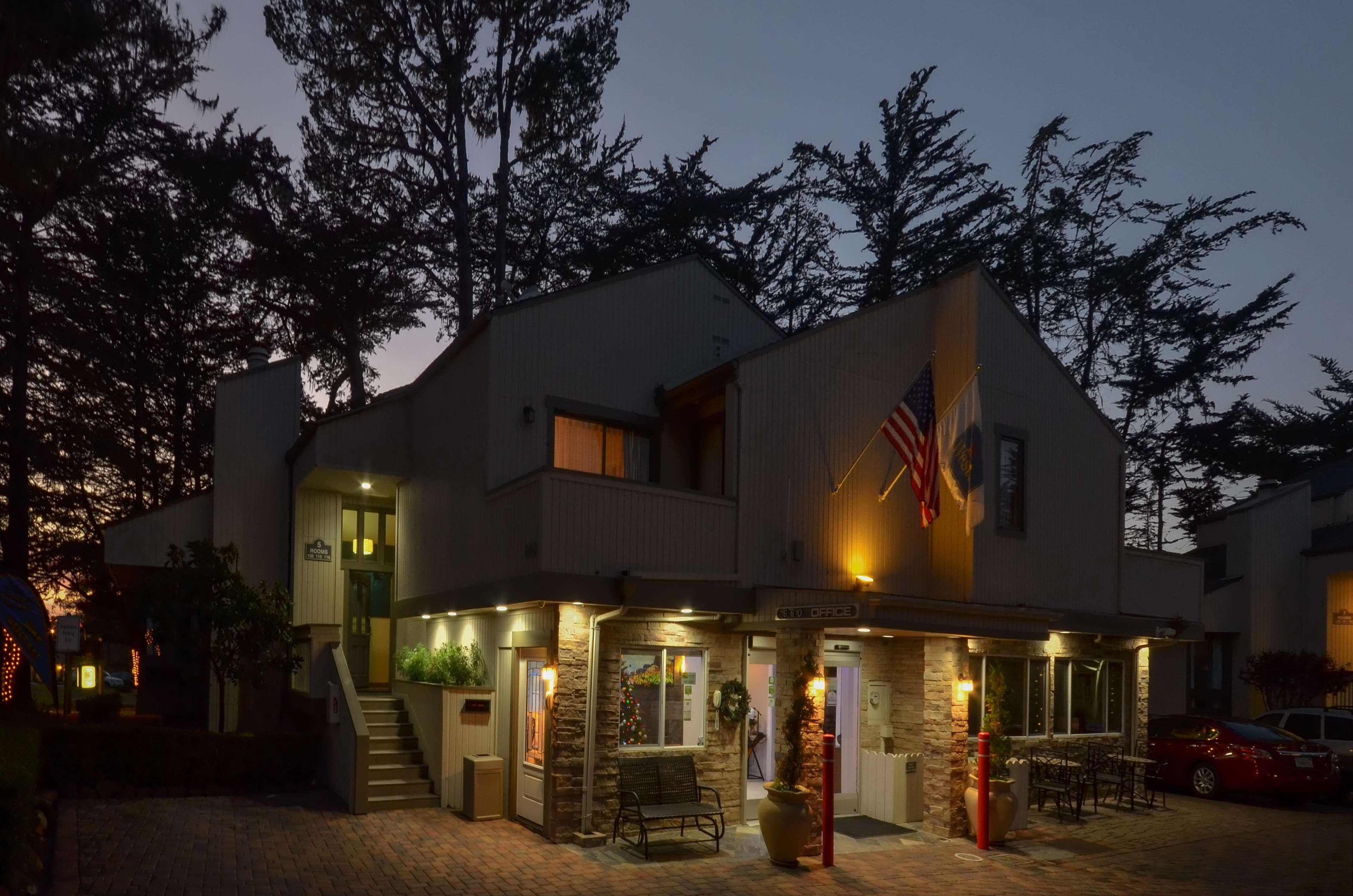 Best Western The Inn & Suites Pacific Grove Bagian luar foto