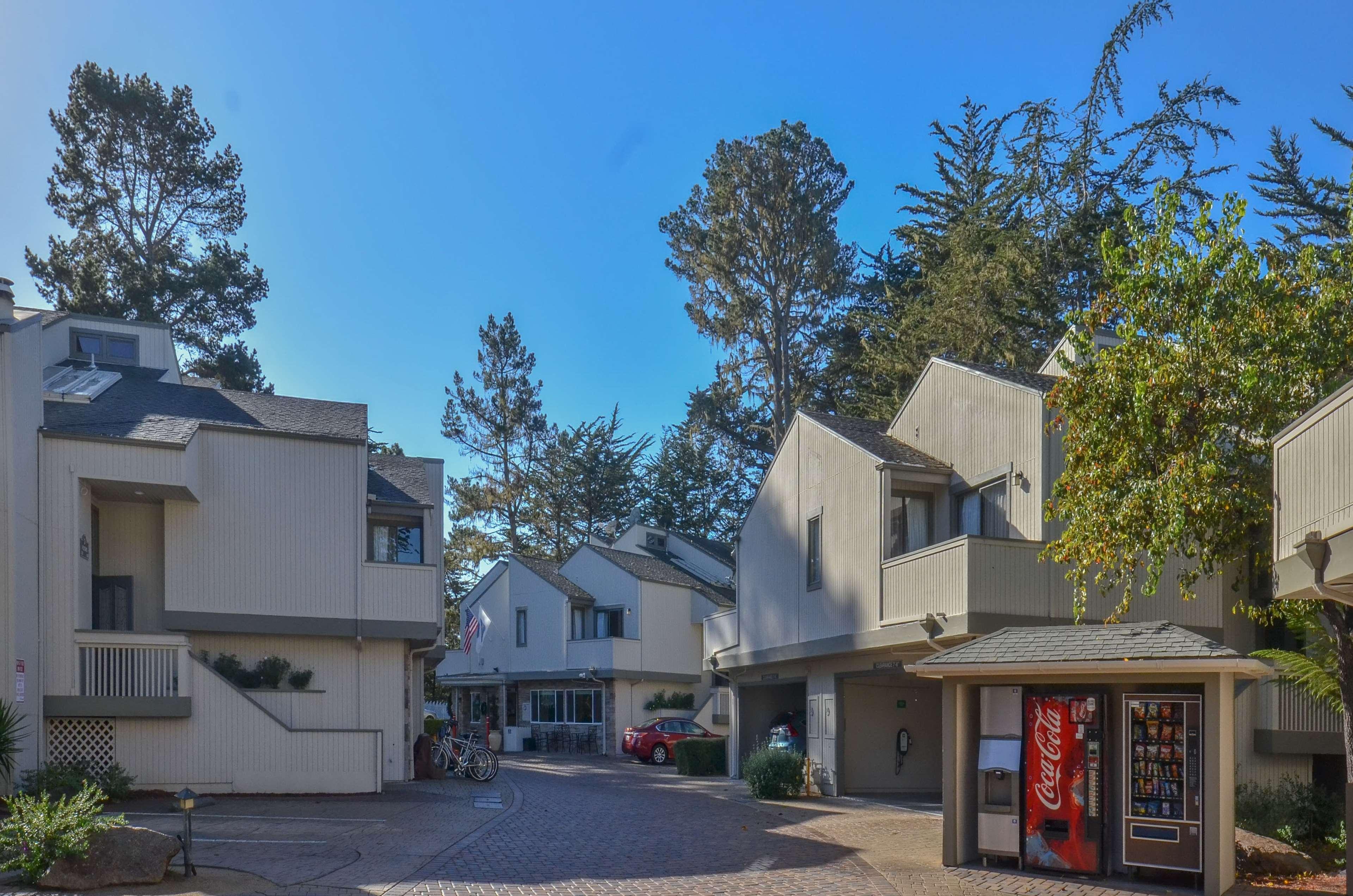 Best Western The Inn & Suites Pacific Grove Bagian luar foto