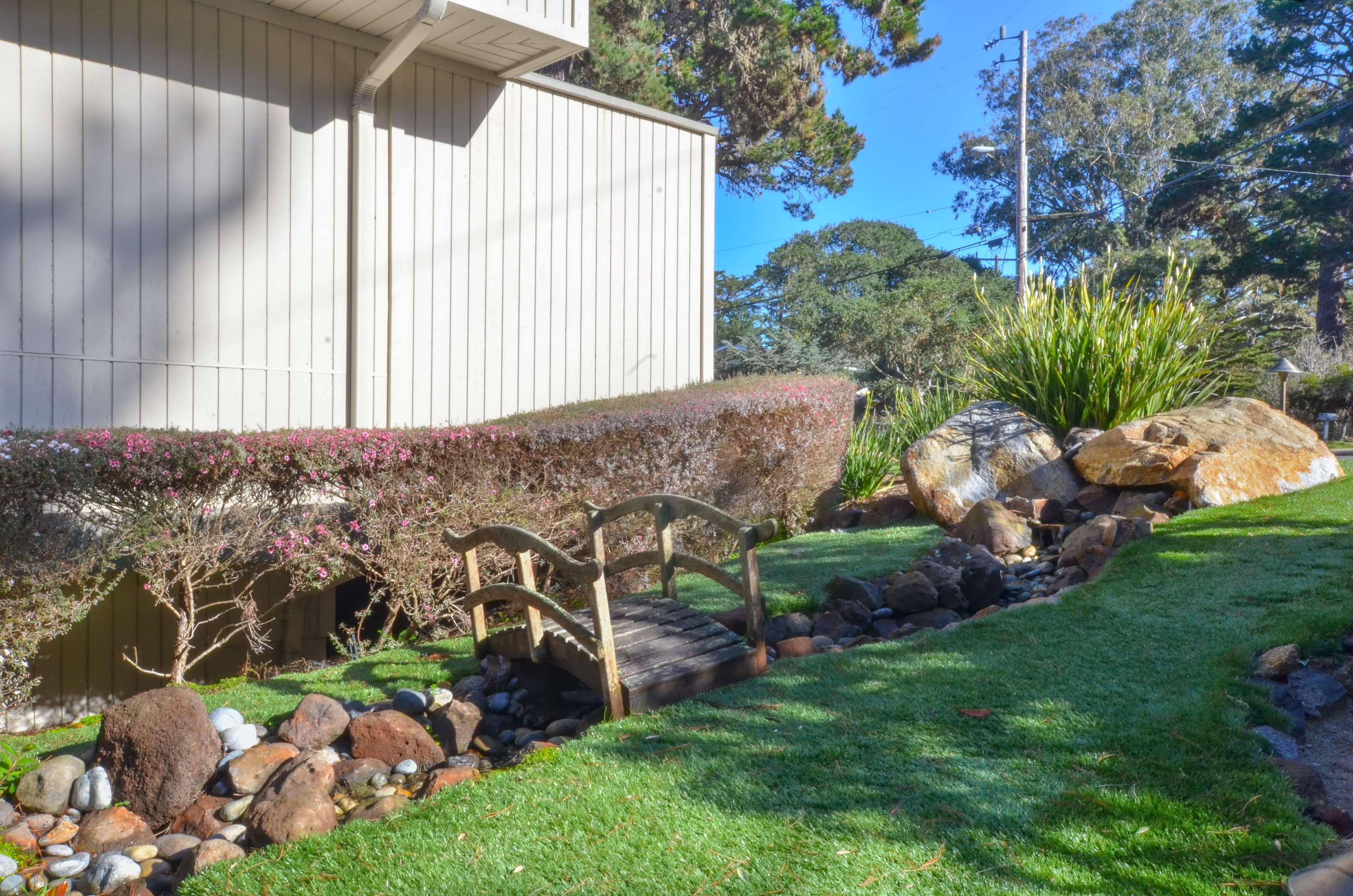 Best Western The Inn & Suites Pacific Grove Bagian luar foto