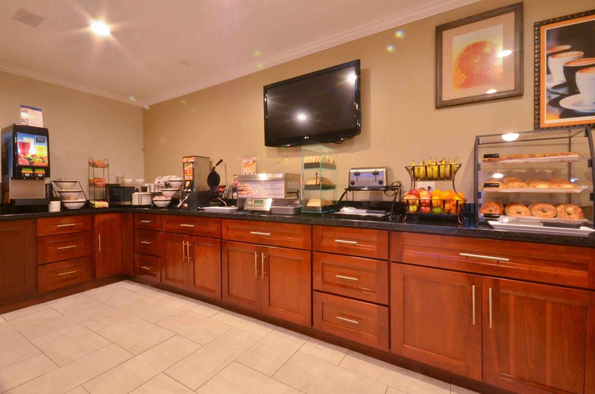 Best Western The Inn & Suites Pacific Grove Bagian luar foto