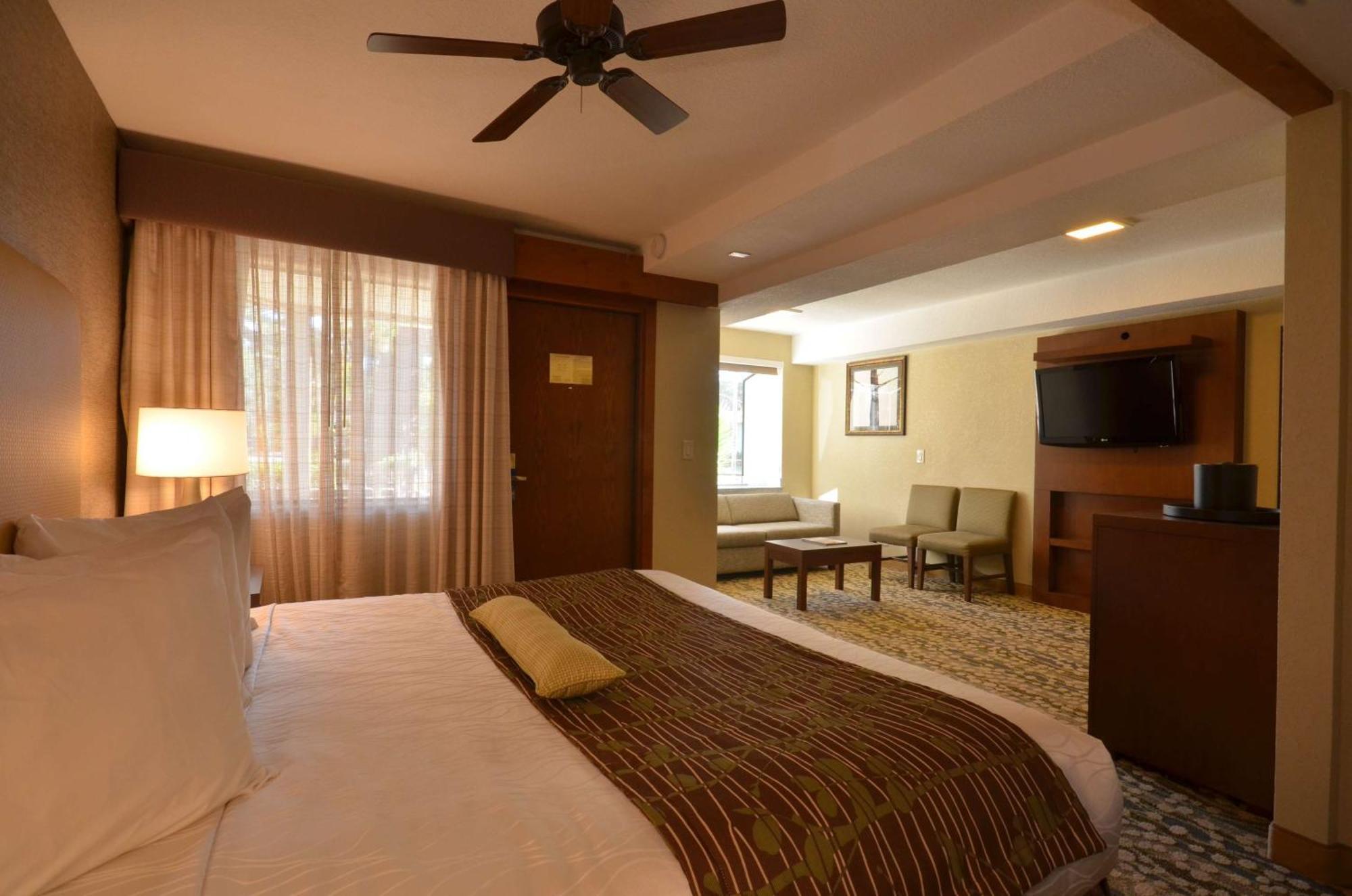 Best Western The Inn & Suites Pacific Grove Bagian luar foto