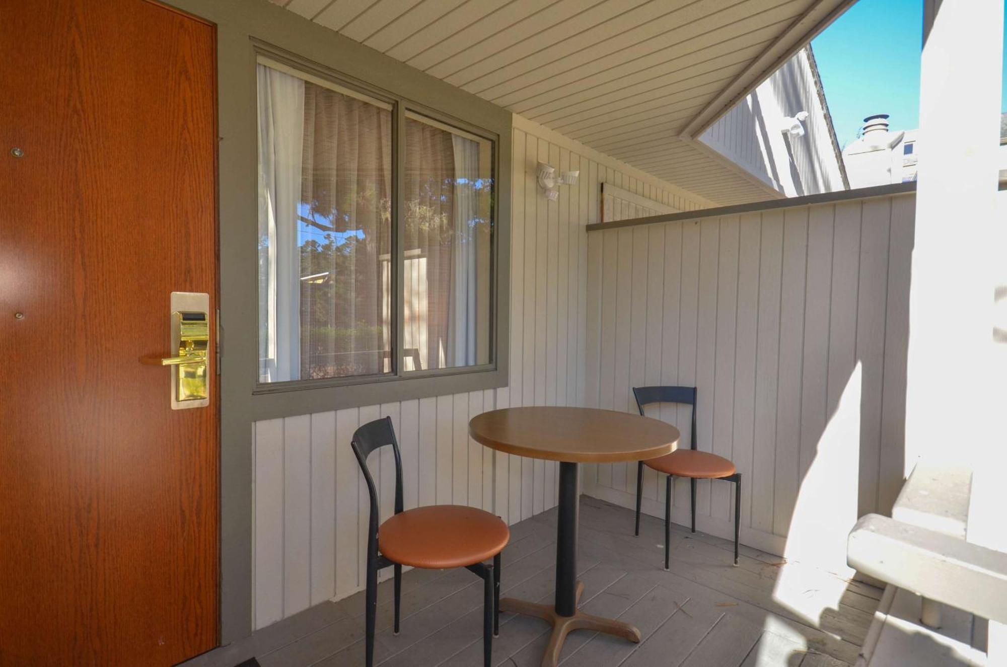 Best Western The Inn & Suites Pacific Grove Bagian luar foto