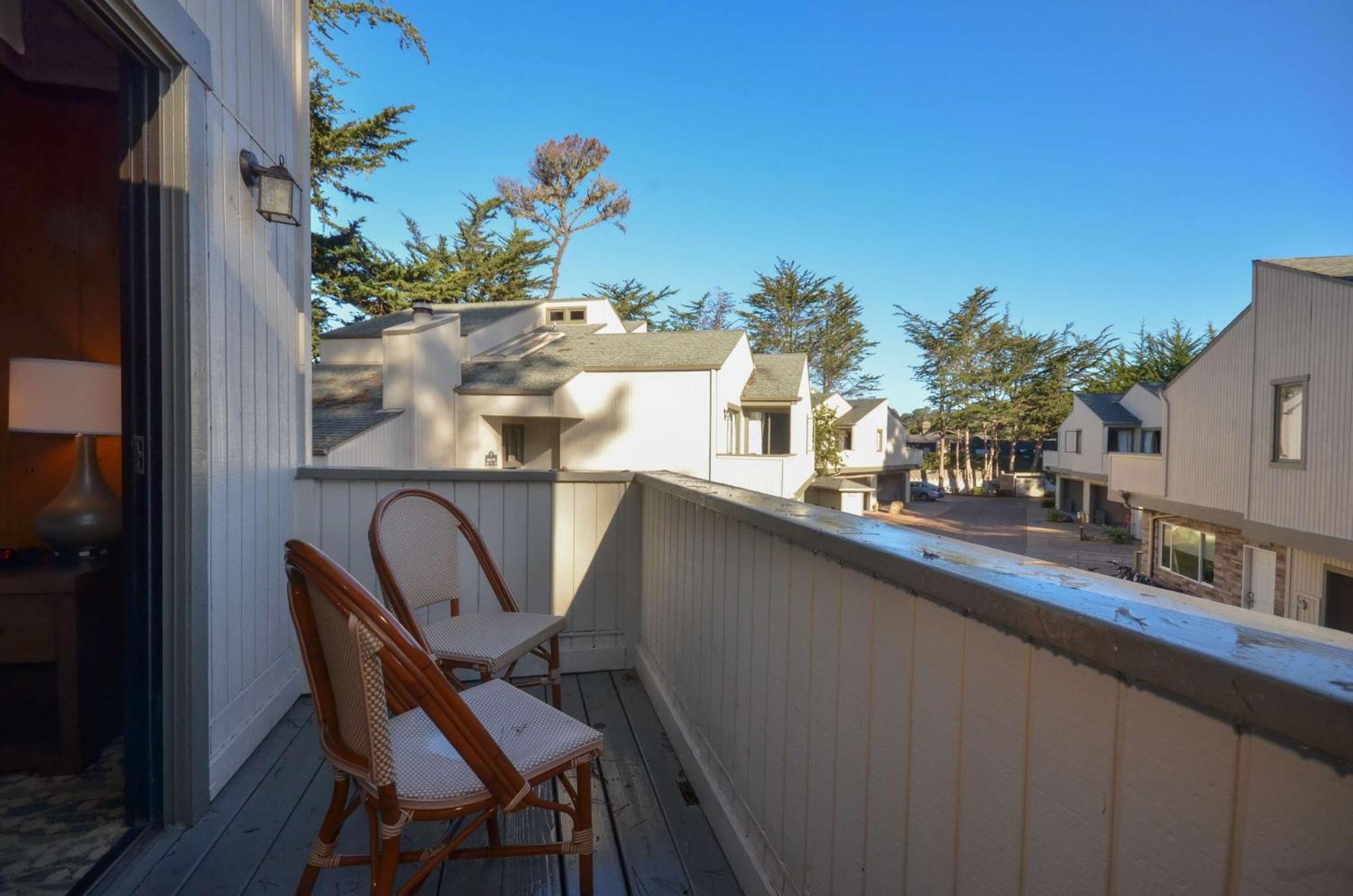 Best Western The Inn & Suites Pacific Grove Bagian luar foto