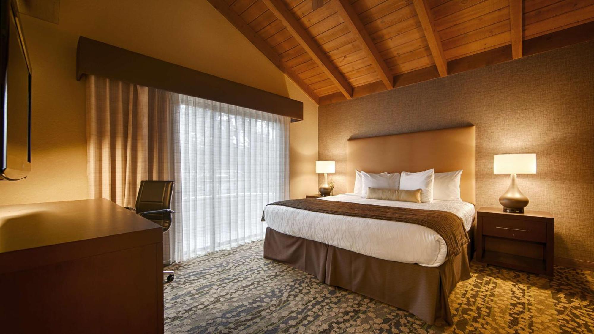 Best Western The Inn & Suites Pacific Grove Bagian luar foto