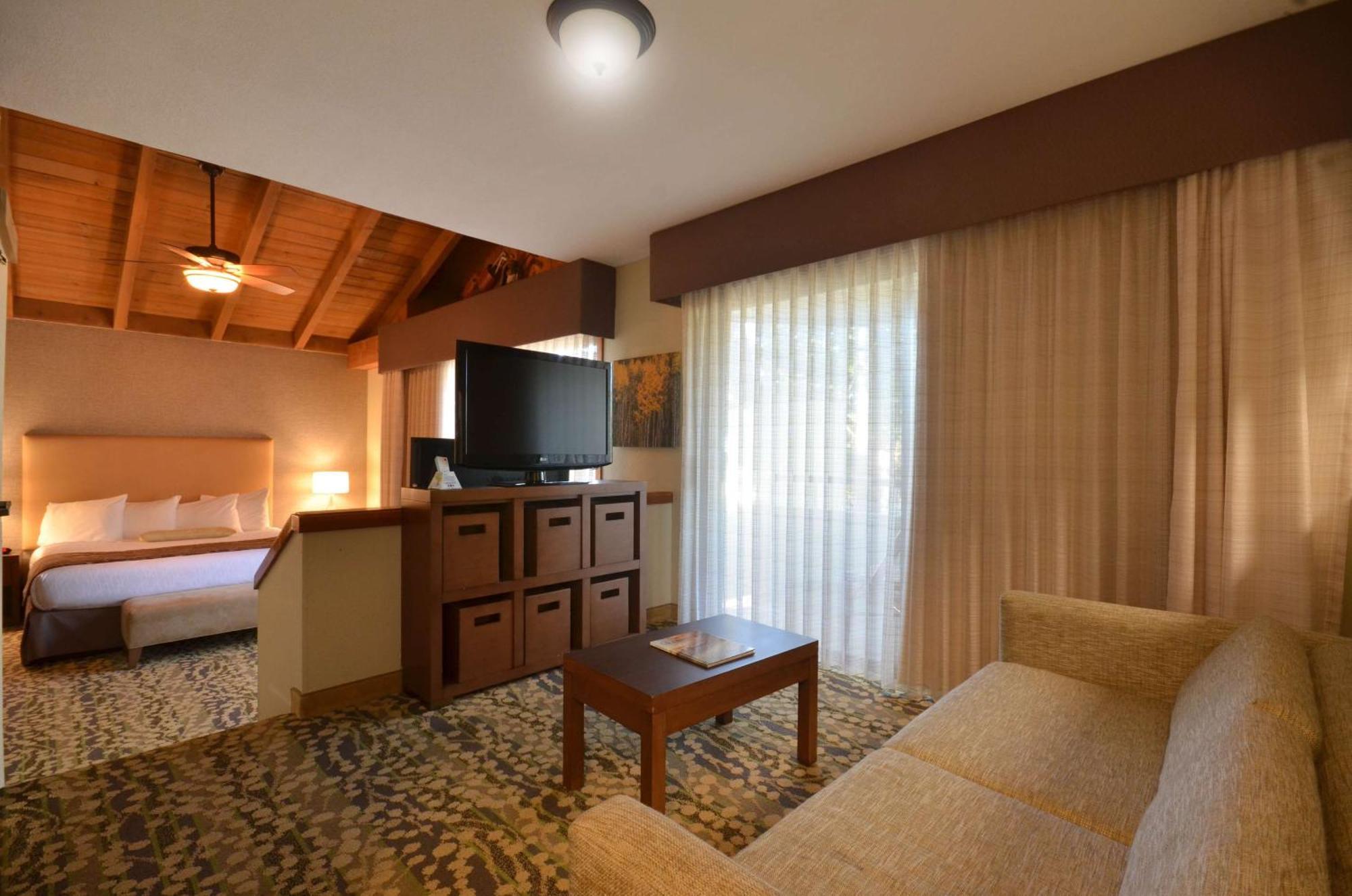 Best Western The Inn & Suites Pacific Grove Bagian luar foto
