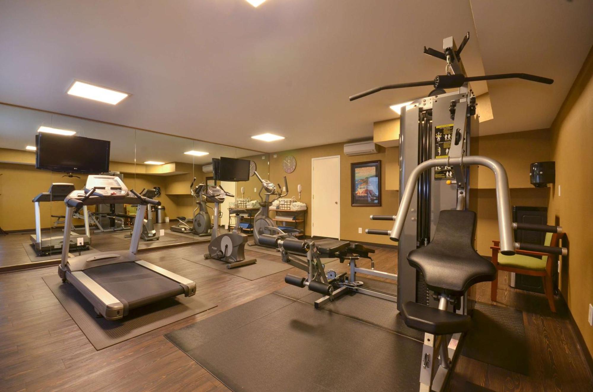 Best Western The Inn & Suites Pacific Grove Bagian luar foto