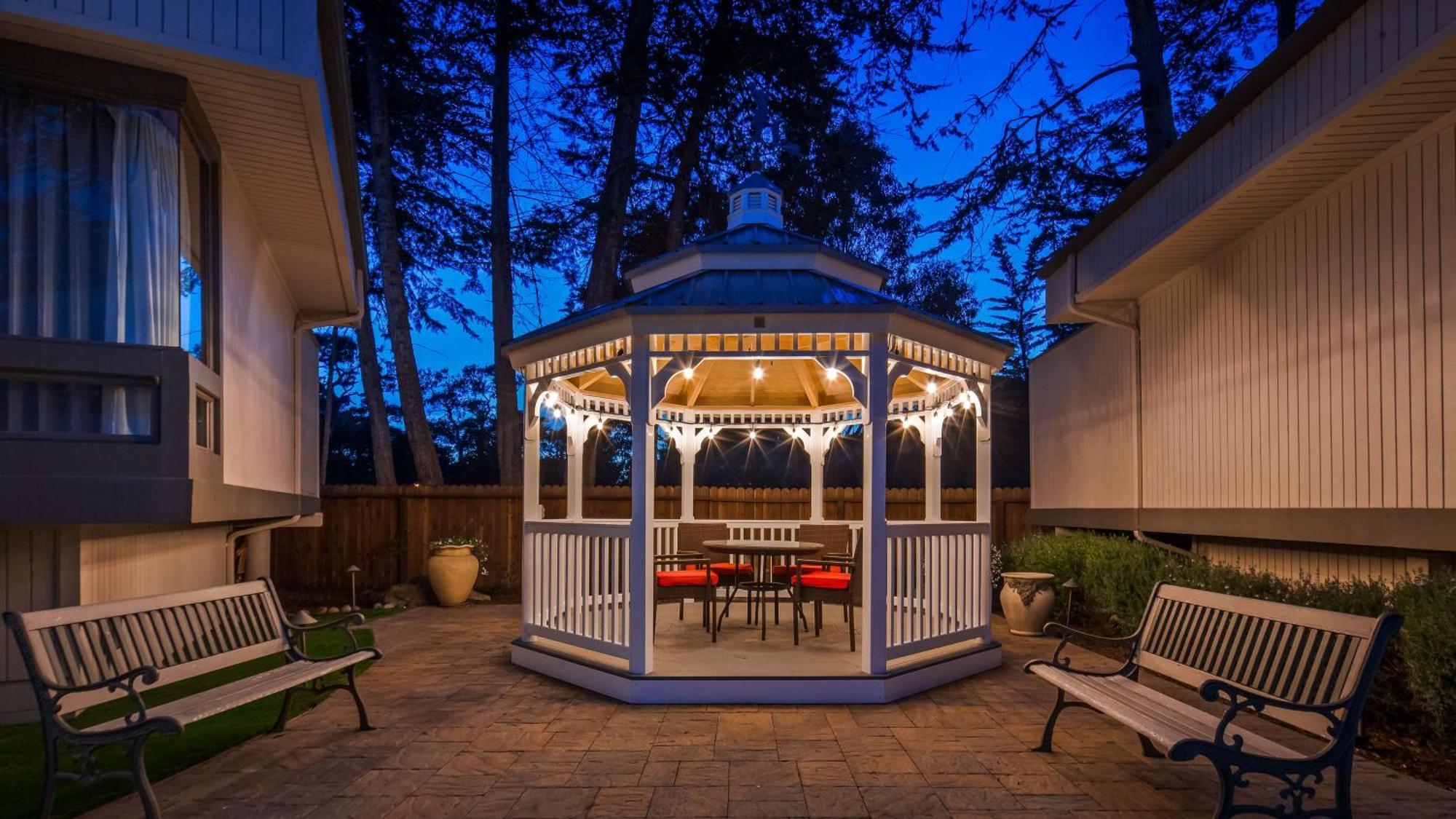 Best Western The Inn & Suites Pacific Grove Bagian luar foto